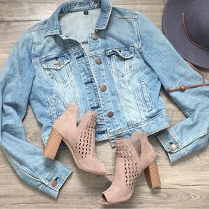 AEO Medium, Vintage Cropped Jean Jacket